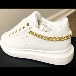 😍 NIB 😍 Fashion Nova’s All My Attention Chain Sneakers 😍